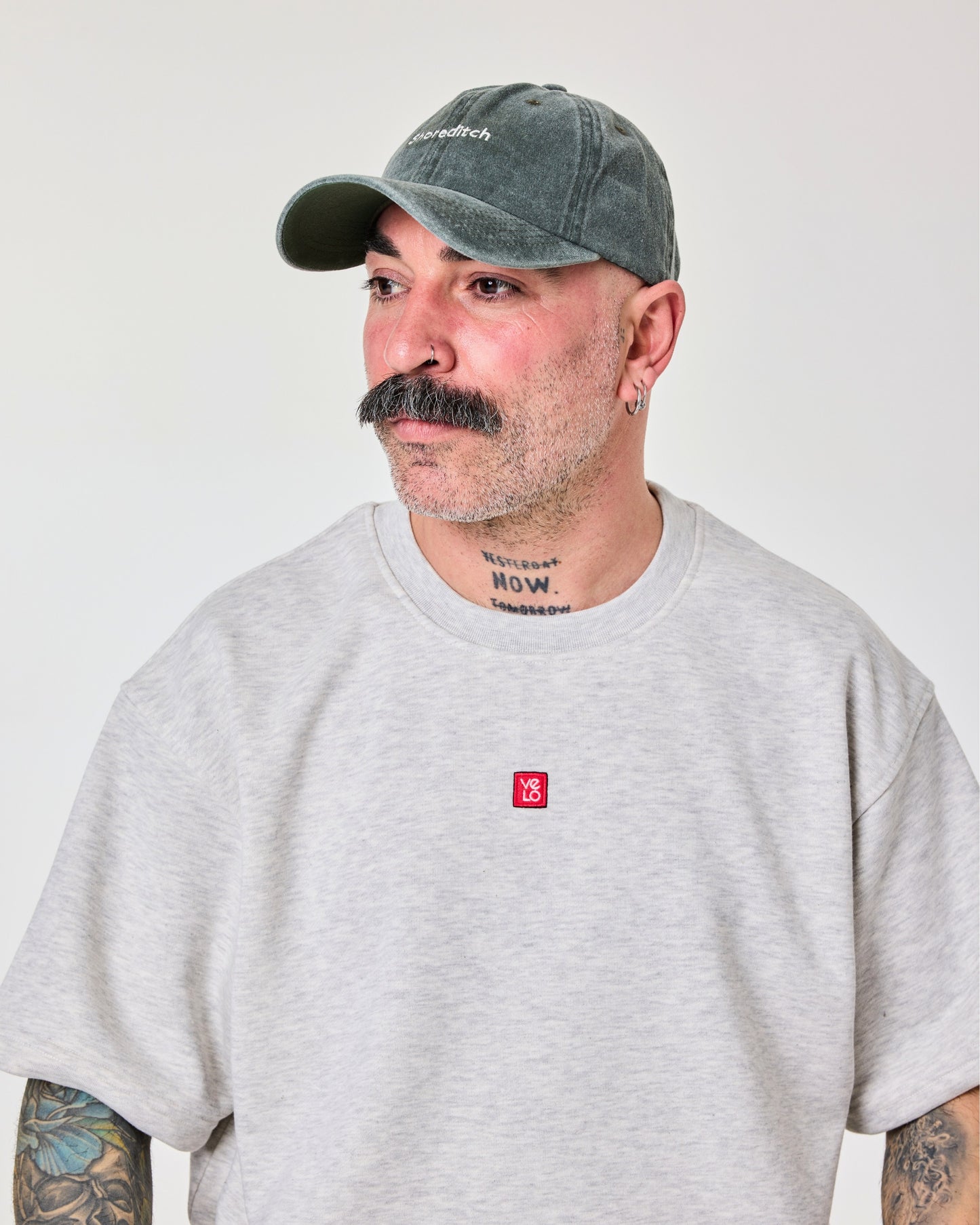 side view of a man wearing Shoreditch Dark Green Washed Cap