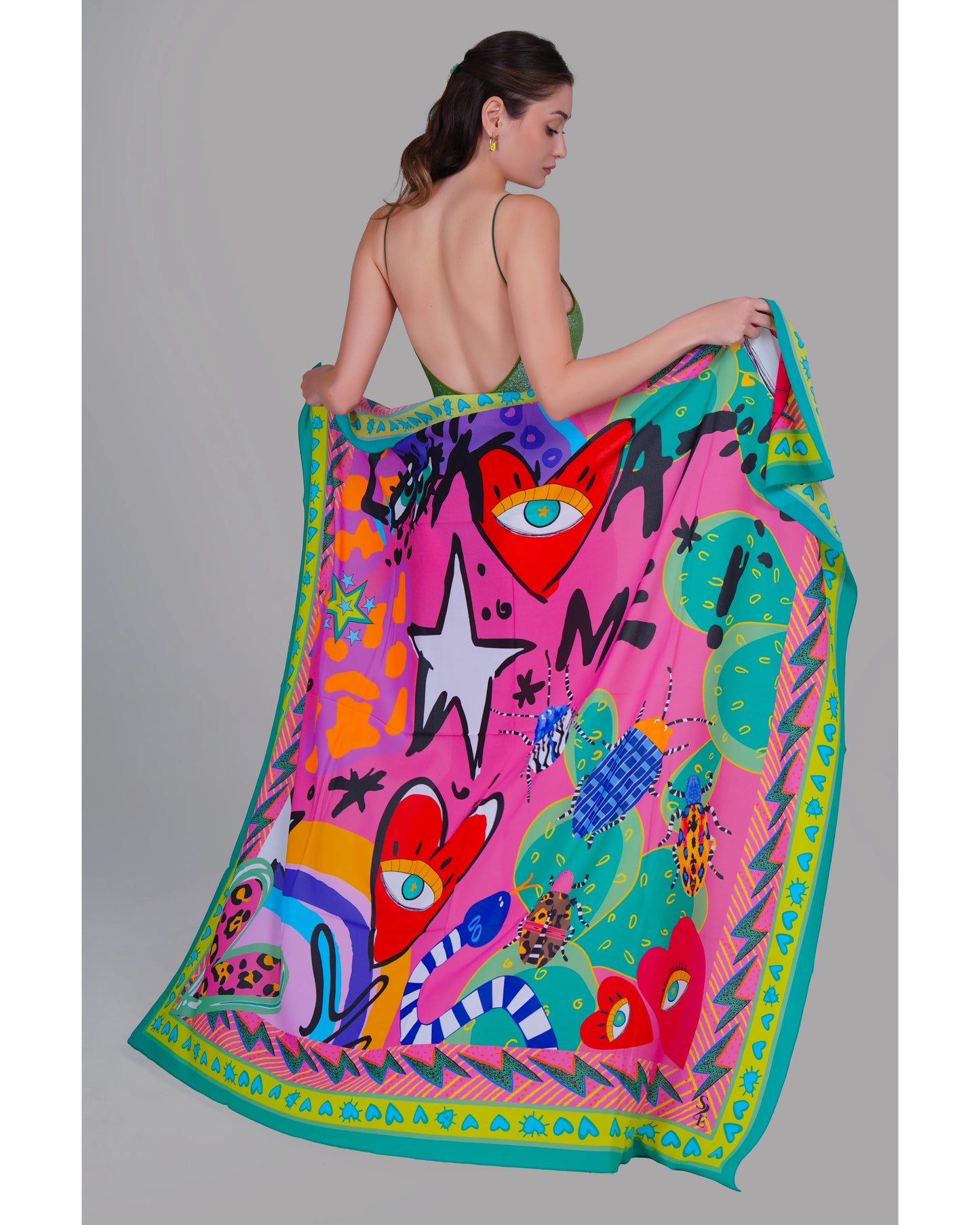 Back view of Look At Me Pareo
