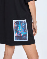 Back view of the black longline tee