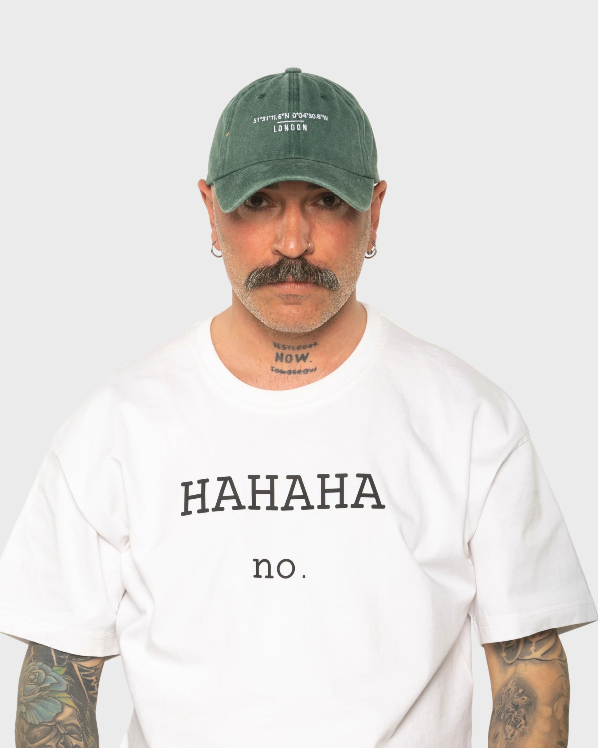 A man wearing the London Dark Green Washed Cap