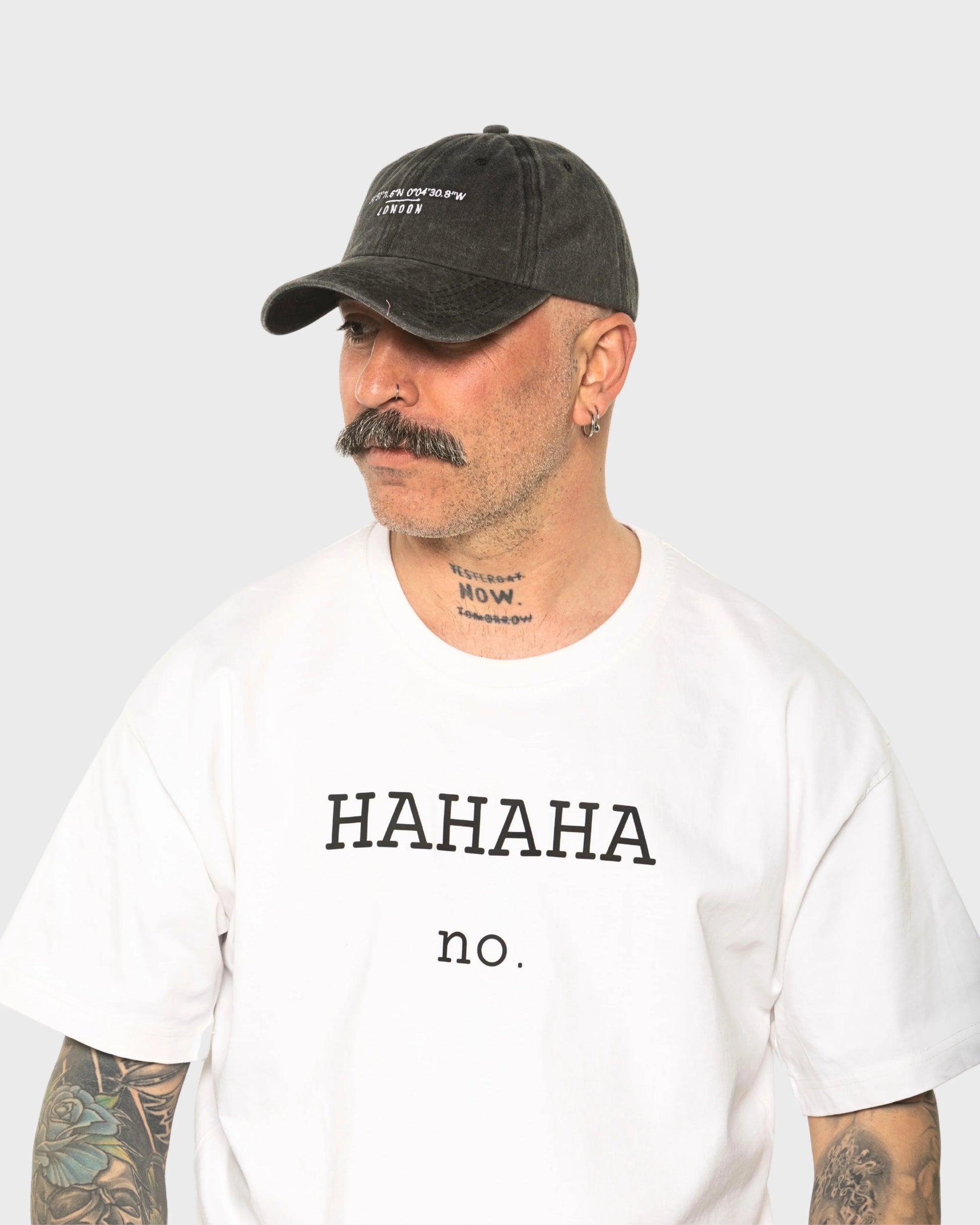 A man wearing the London Dark Gray Washed Cap