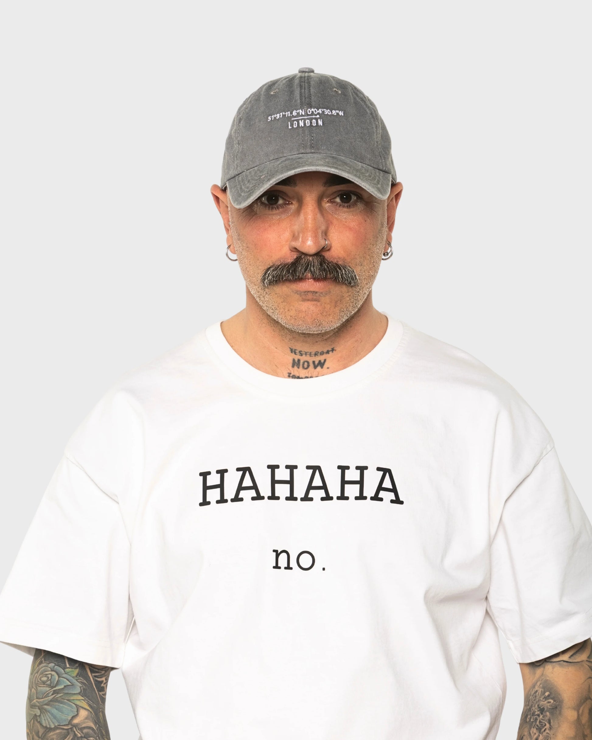 A man wearing the London Grey Washed Cap