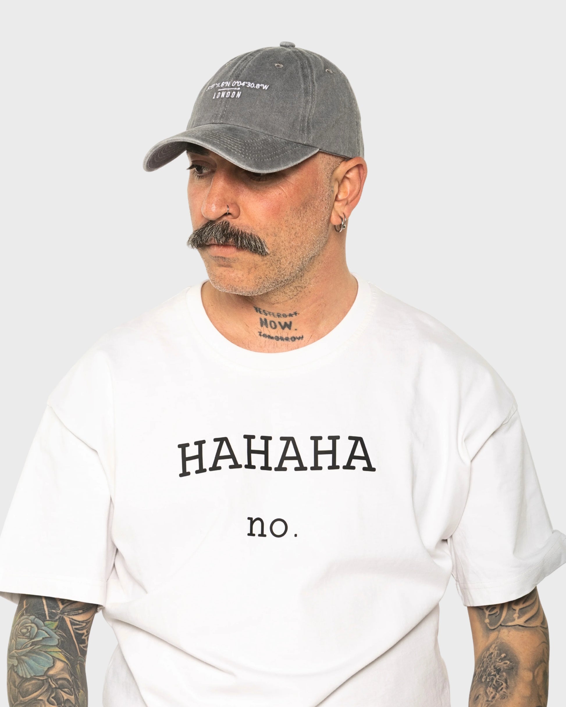 A man wearing the London Grey Washed Cap