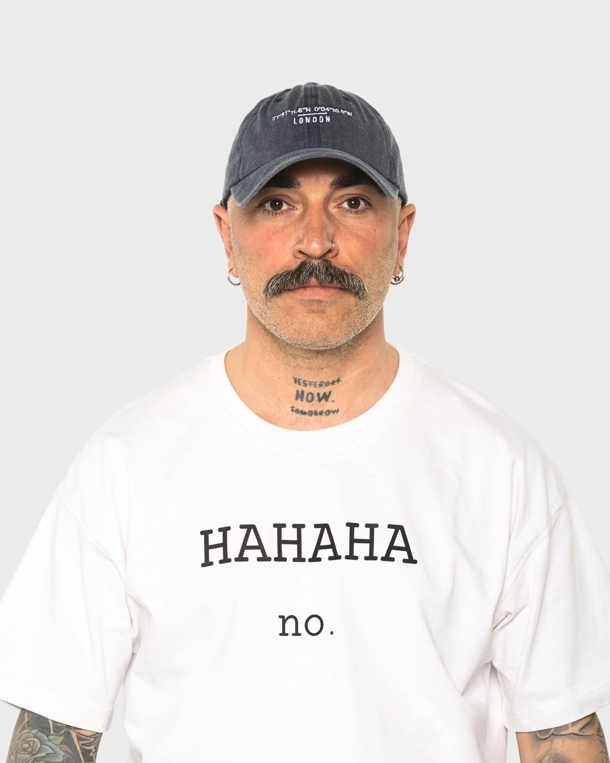 A man wearing the London Navy Washed Cap