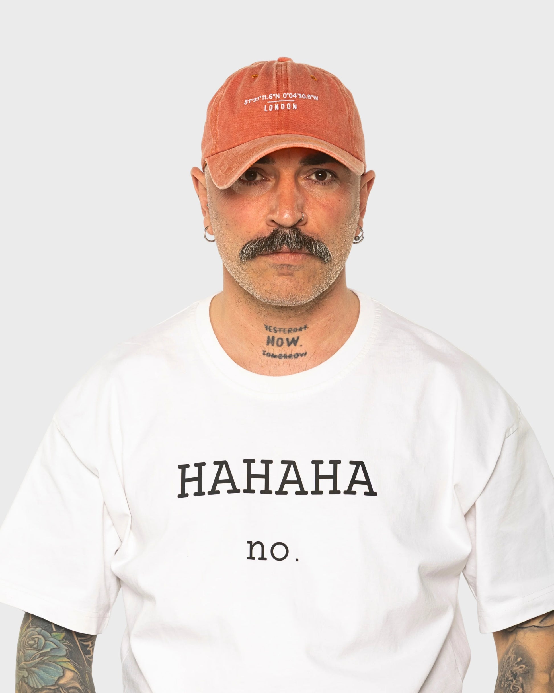 A man wearing the London Orange Washed Cap