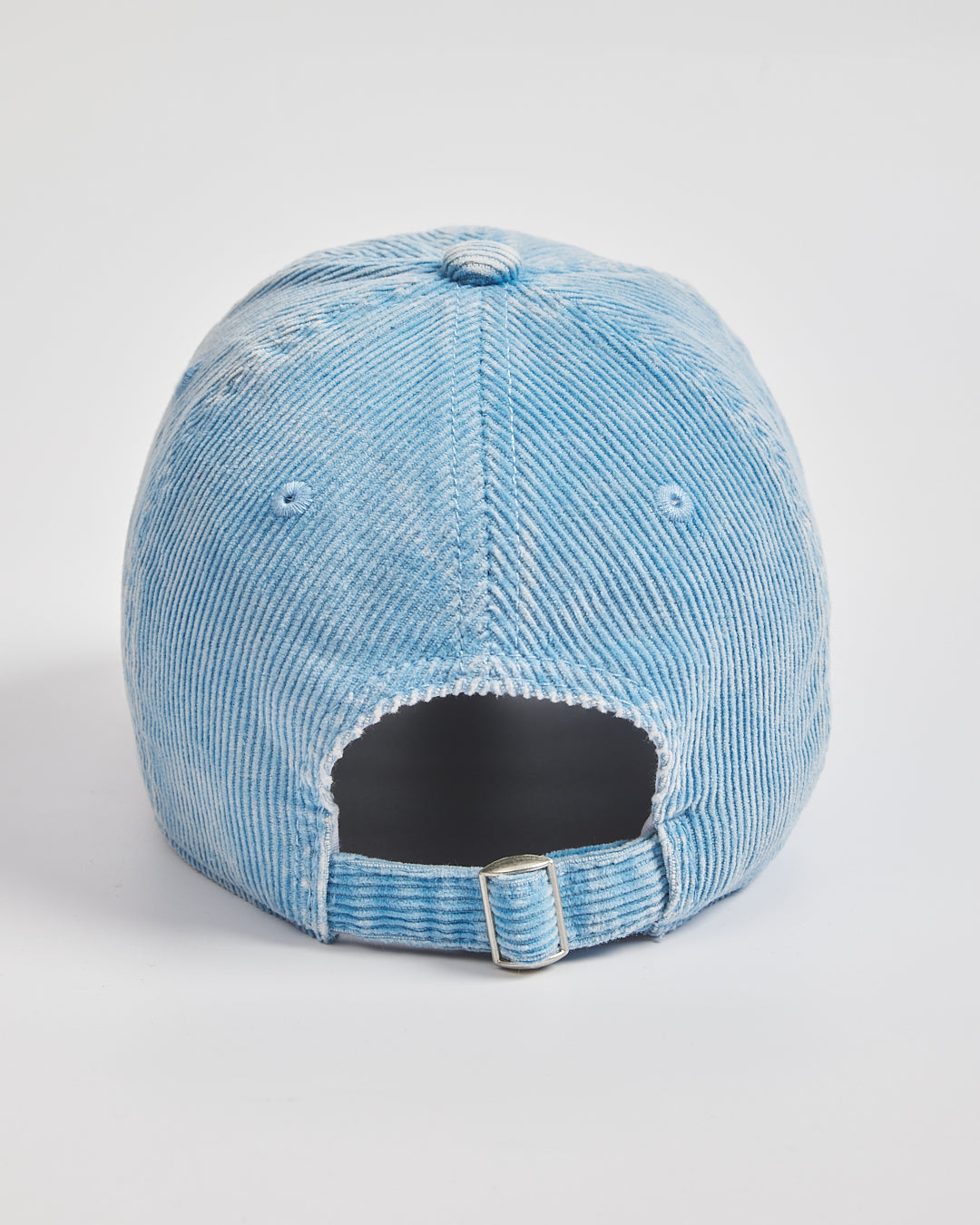 Blue cap on a light gray background