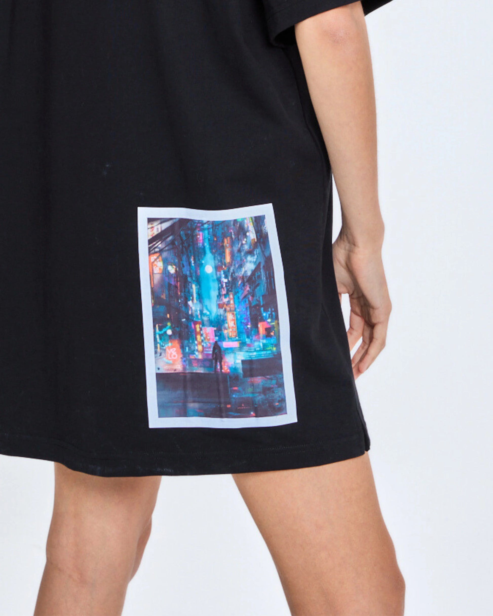 Back view of the black longline tee