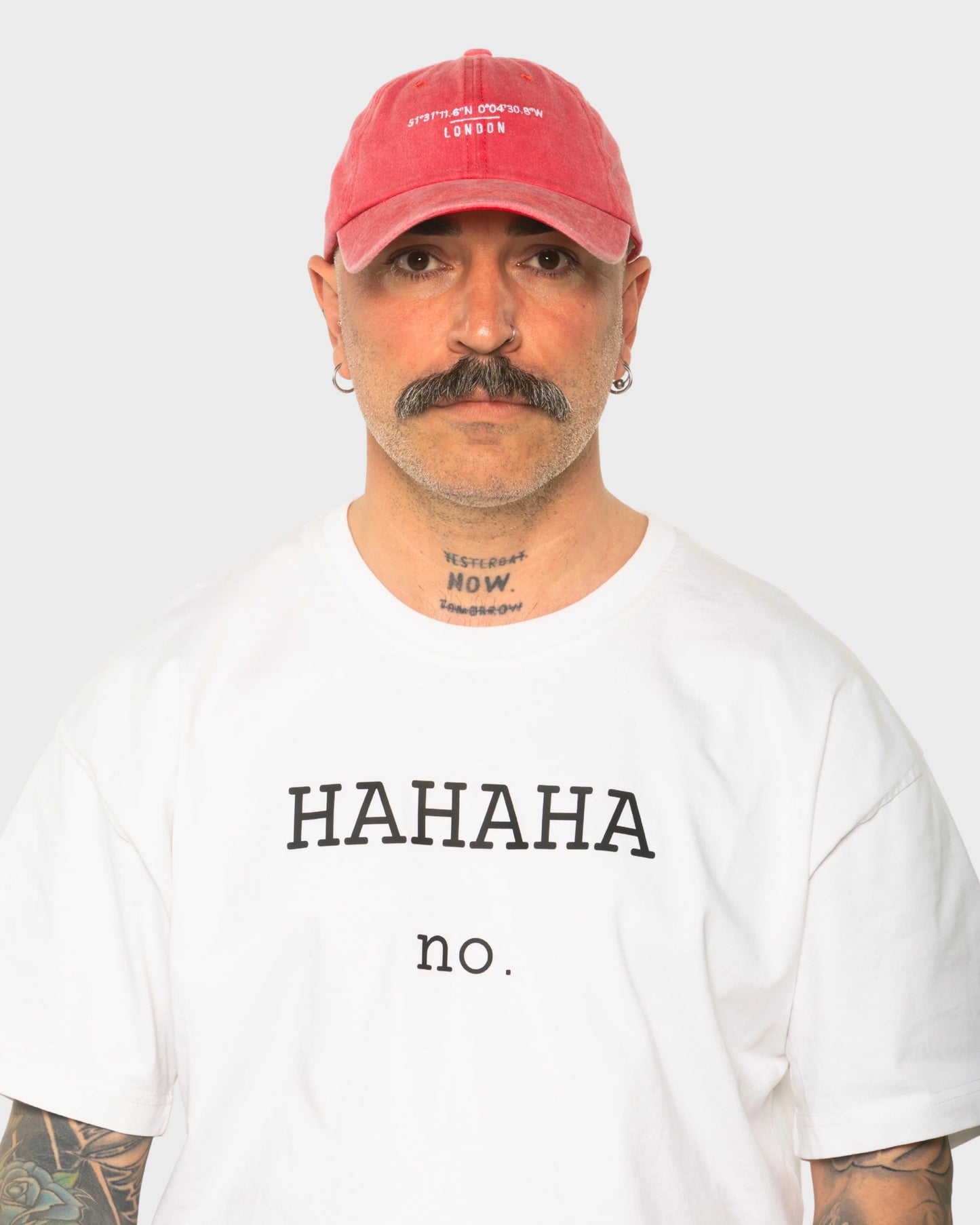 A man wearing the London Red Washed Cap
